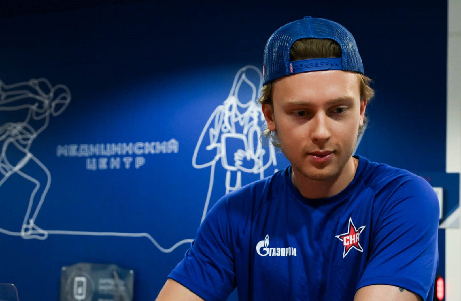 Нападающий ХК СКА Игрь Ларионов II на медосмотре команды. Фото: ska.ru