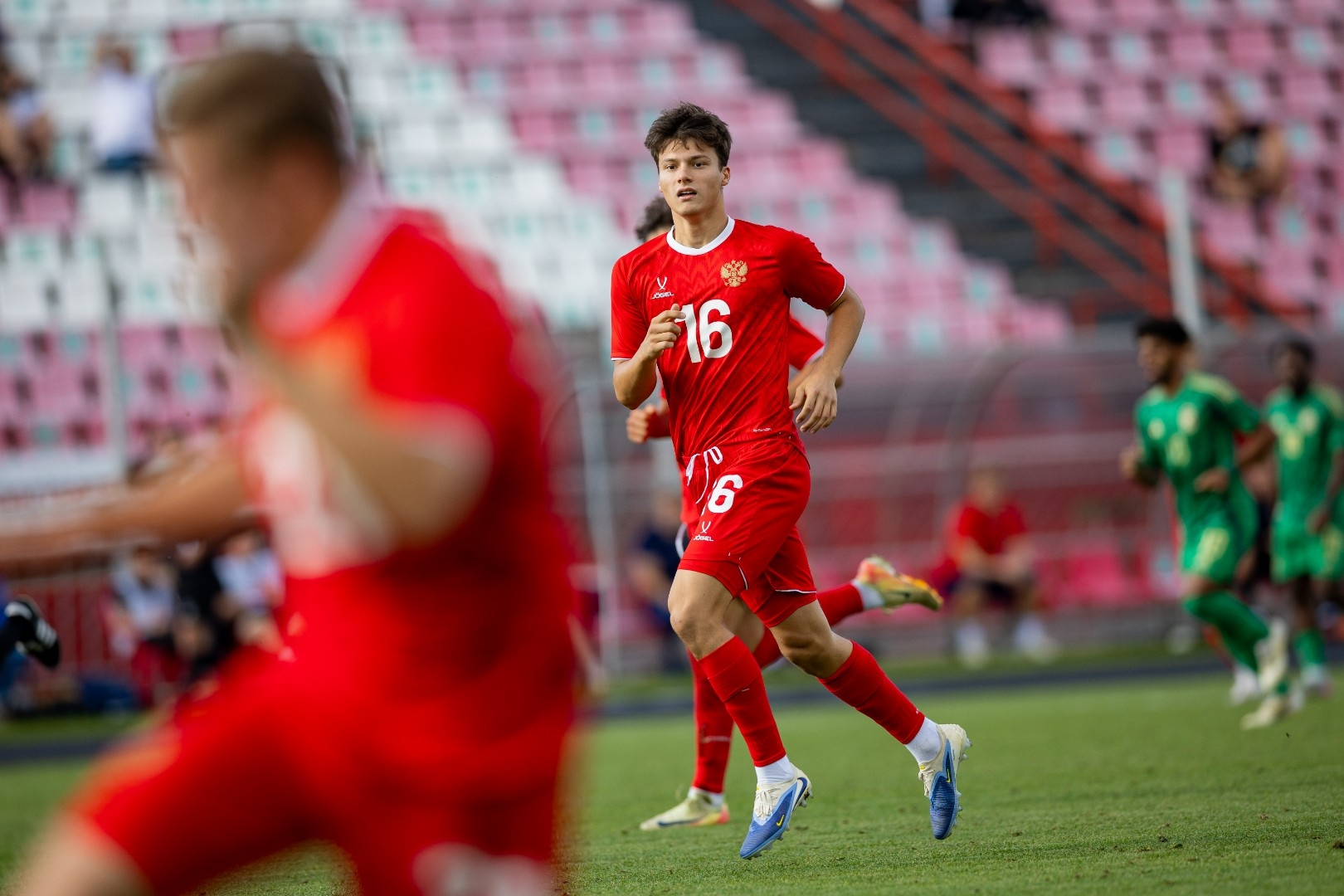 Полузащитник молодежной сборной России Дмитрий Васильев в товарищеском матче с Саудовской Аравией. Фото: Сайт РФС