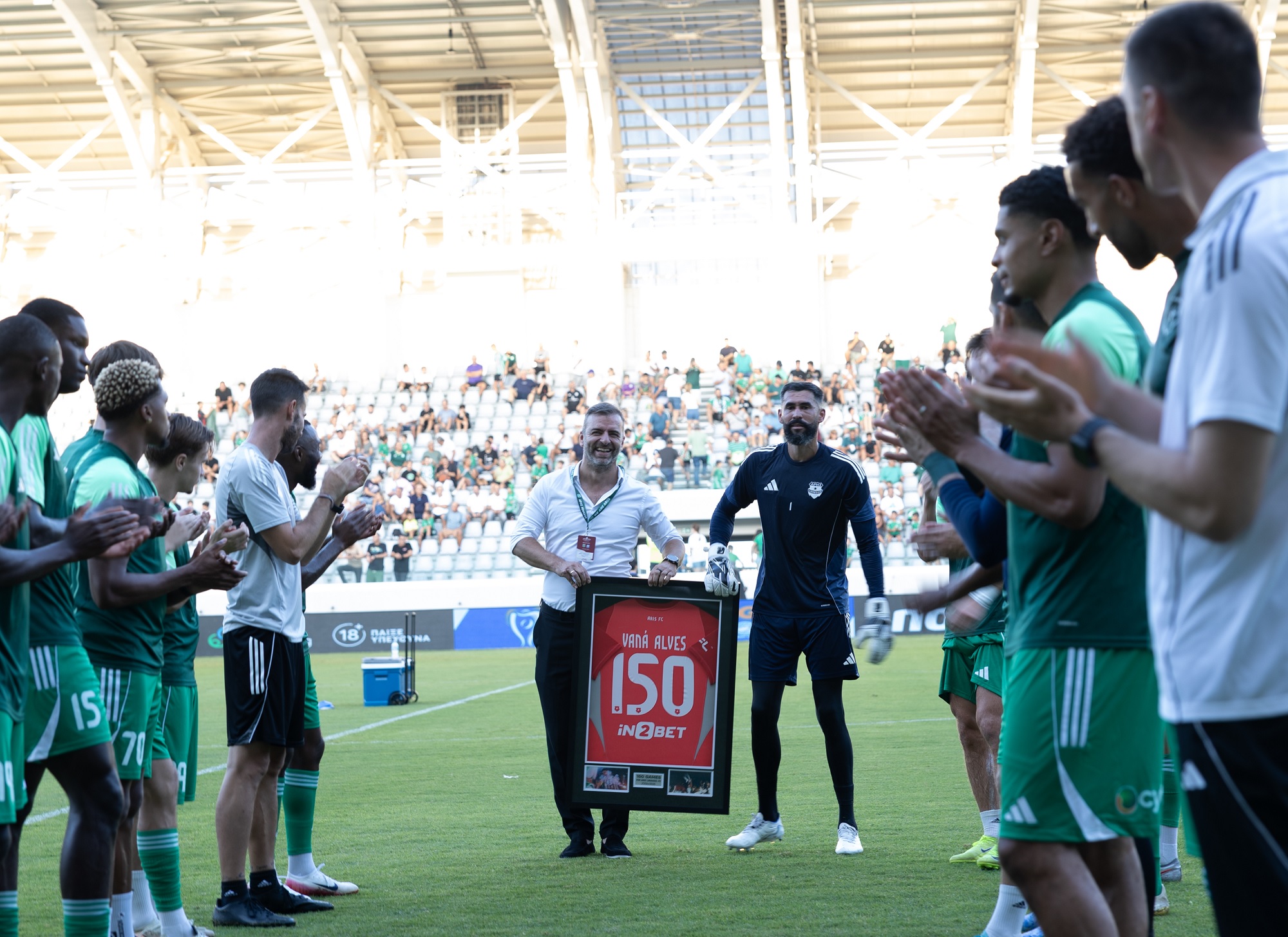 Павел Гогнидзе и вратарь Вана Алвес