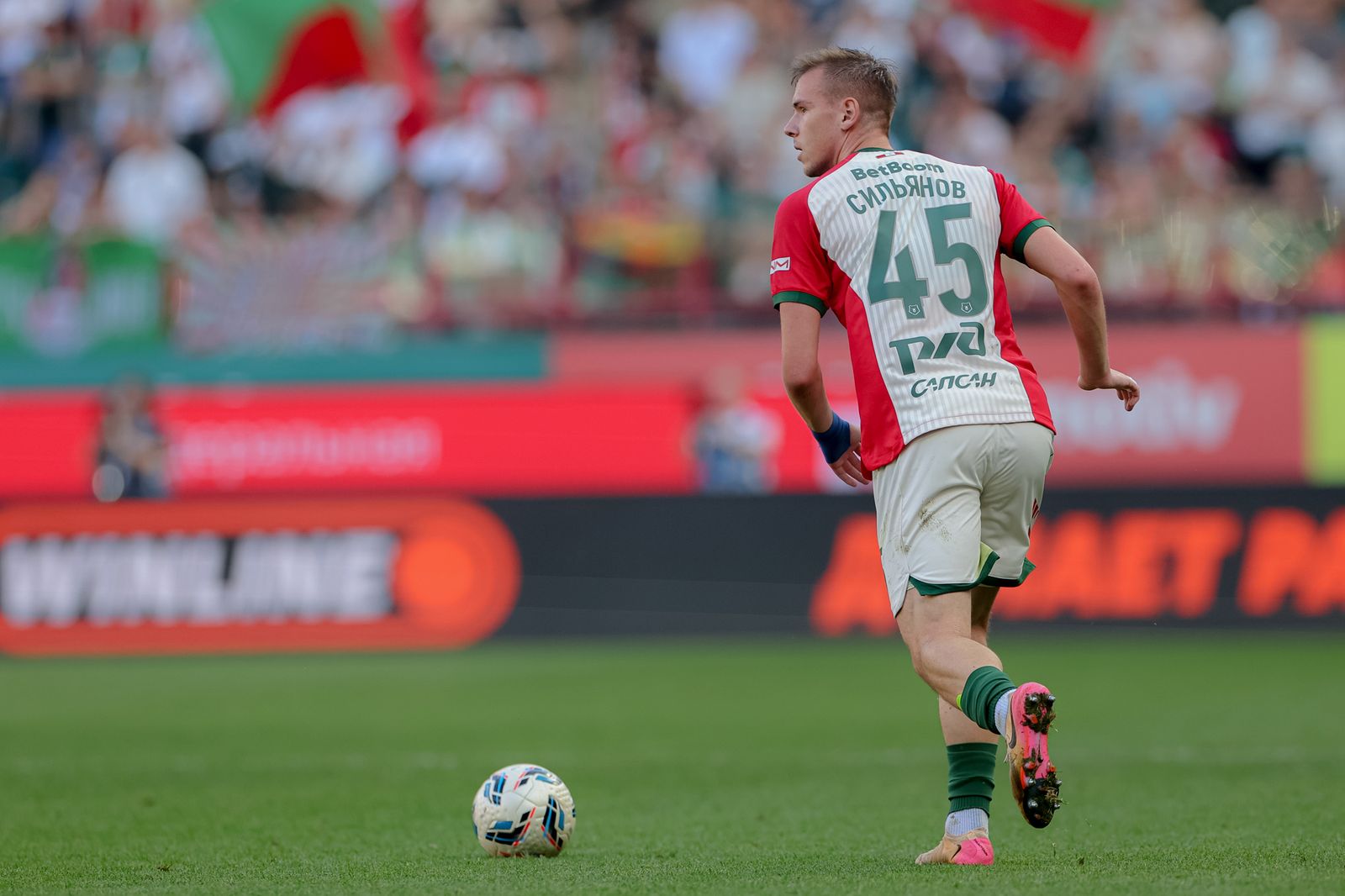 31 августа 2025 года. Защитник «Локомотива» Александр Сильянов в матче 7-го тура РПЛ с «Крыльями Советов» в Москве. Фото: fclm.ru