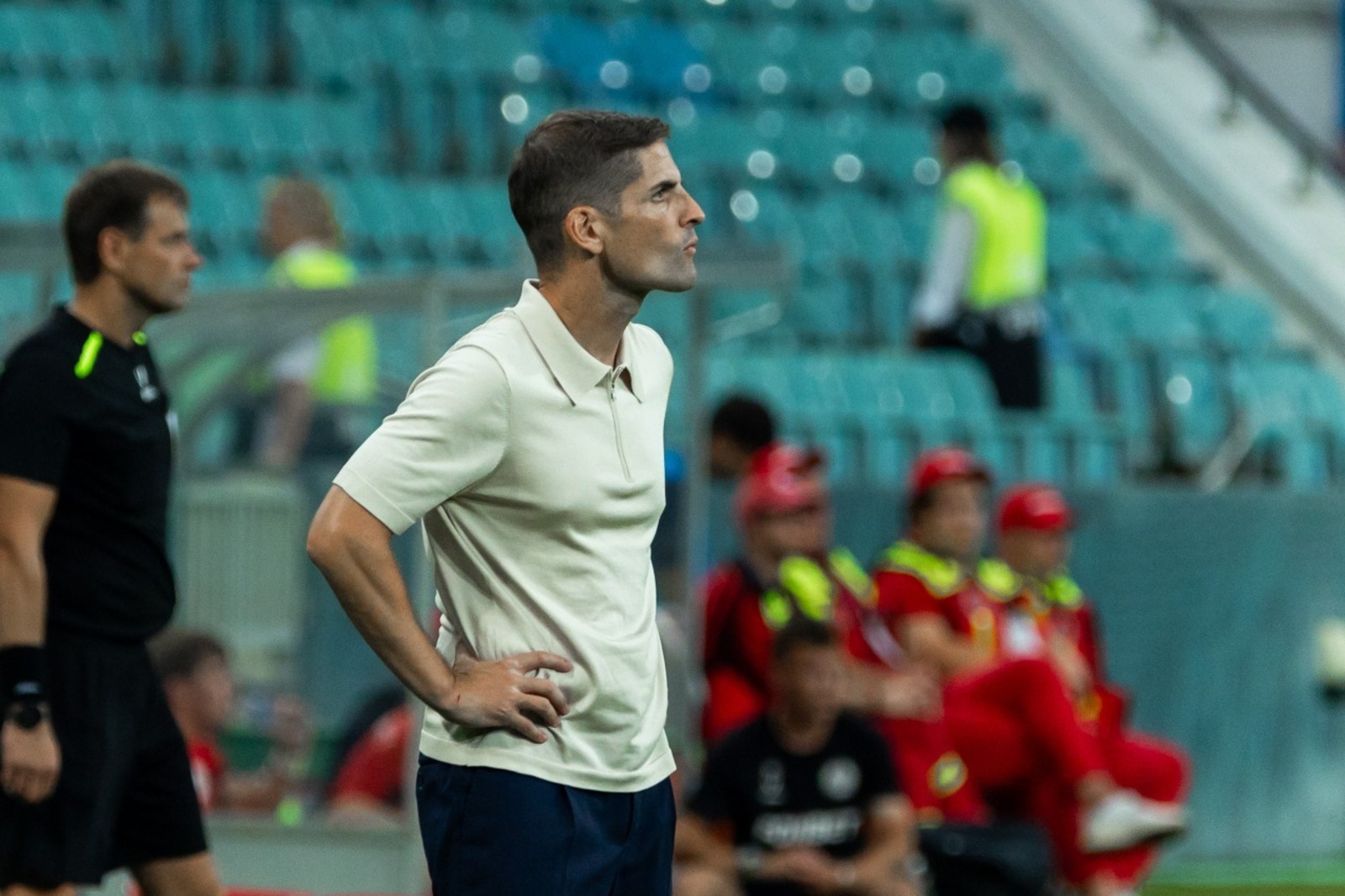 Бывший главный тренер «Сочи» Роберт Морено в матче второго тура РПЛ с «Акроном». Фото: Сайт ФК «Сочи»