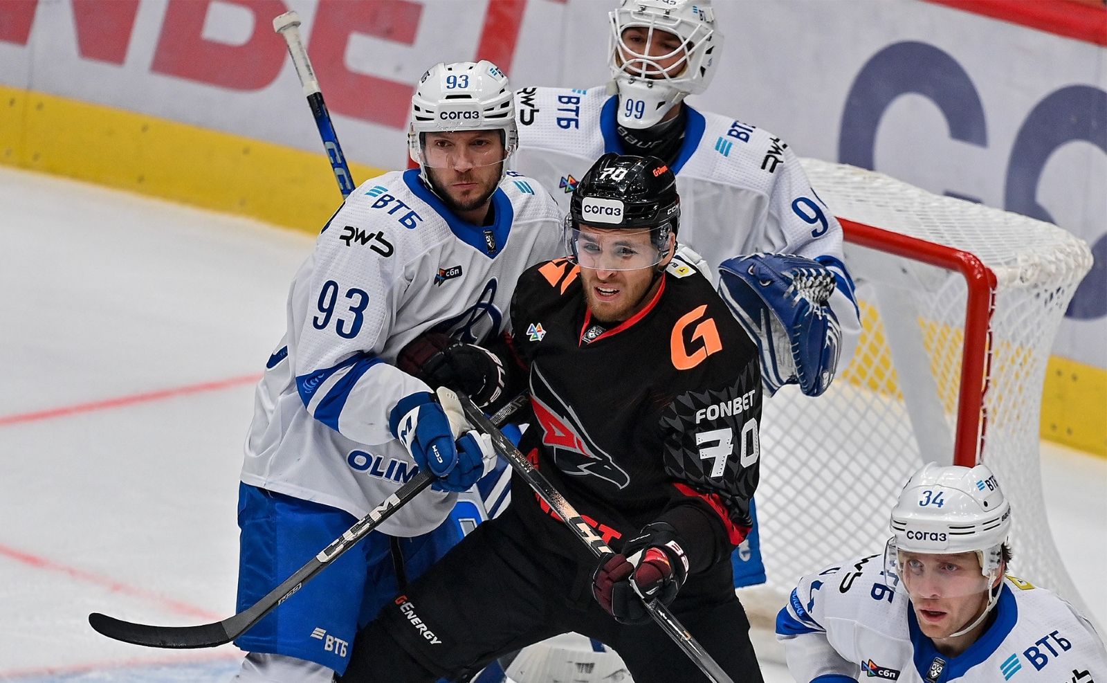 Артем Сергеев (слева). Фото: ХК «Динамо» Москва