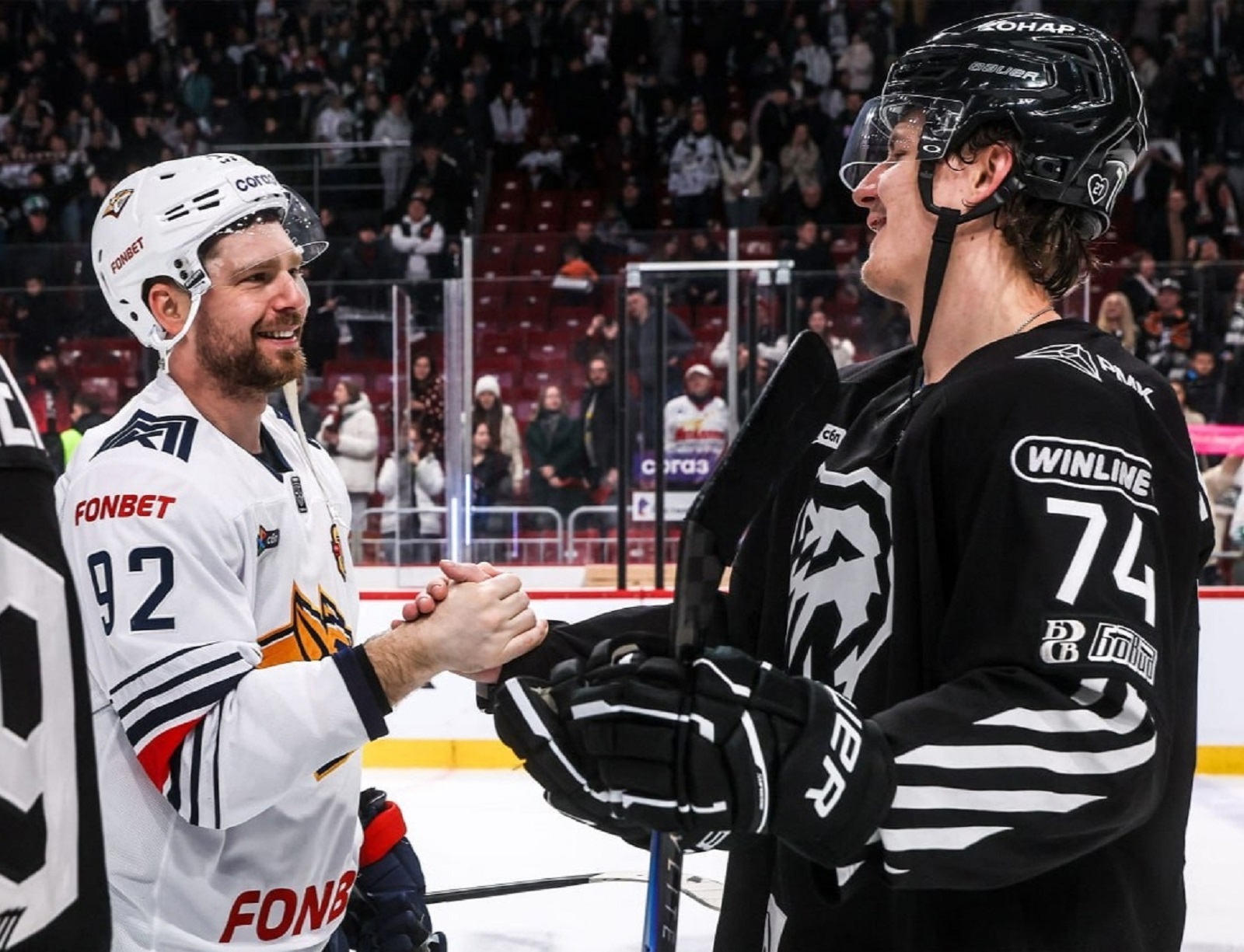 18 ноября. Матч «Трактор» - «Металлург». Евгений Кузнецов и Виталий Кравцов. Фото: khl.ru