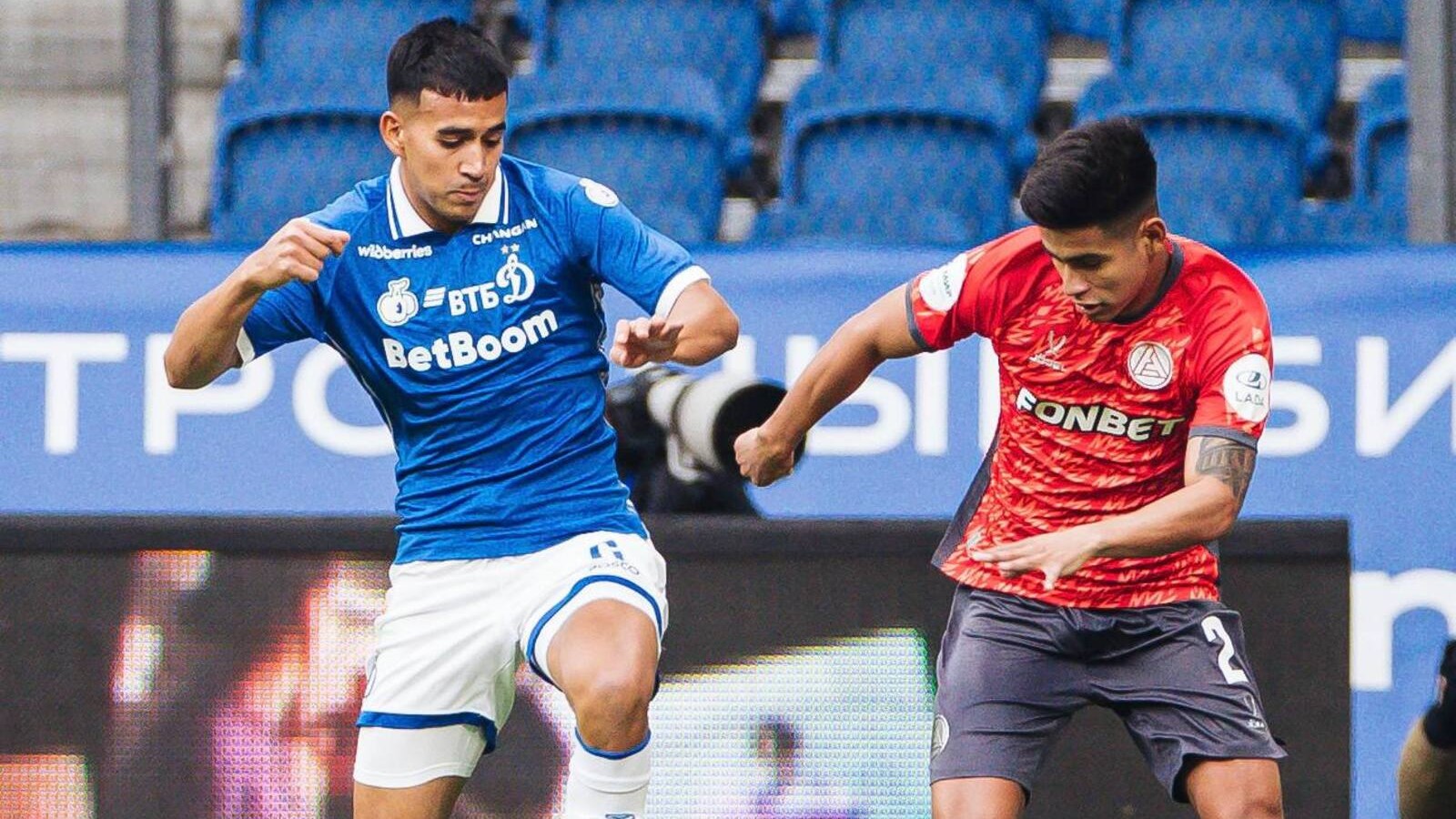 8 ноября 2025 года. Момент матча между московским «Динамо» и «Акроном» | Фото: ФК «Динамо»