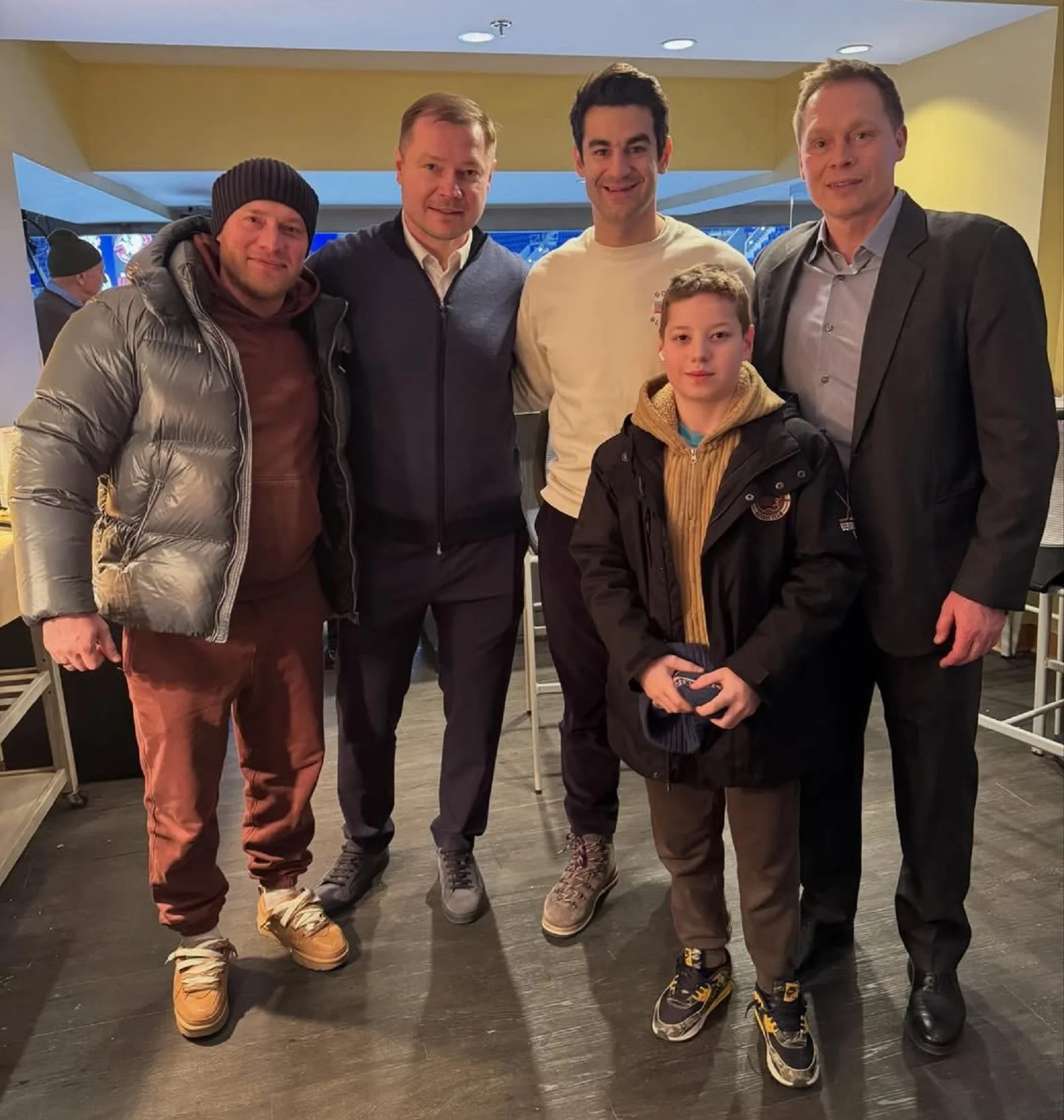 Бывший нападающий ряда клубов КХЛ Вадим Бердников с экс-игроками НХЛ Дмитрием Калининым, Максом Пачиоретти и Максимом Афиногеновым. Фото: личный архив