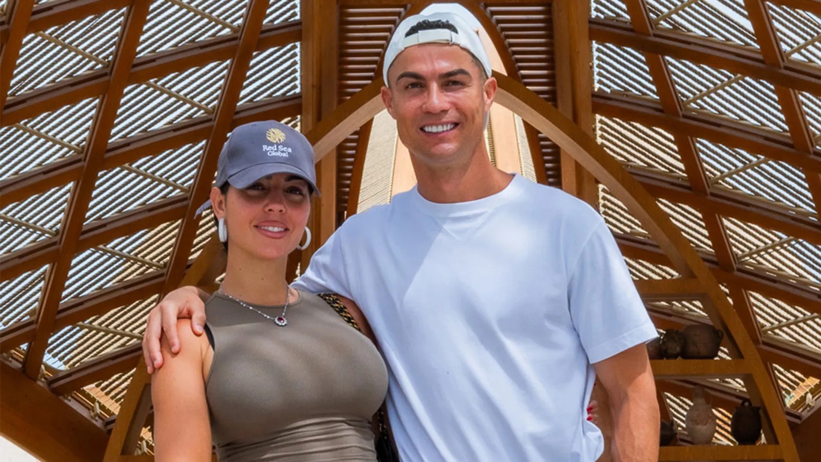 Криштиану Роналду и Джорджина Родригес (@redseaglobal)