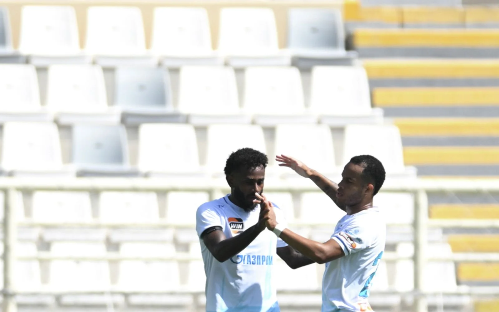 Вендел («Зенит») и Педро («Зенит») радуются забитому мячу в матче WINLINE Зимнего кубка РПЛ по футболу в Абу-Даби. Фото: Алексей Филиппов / РИА Новости