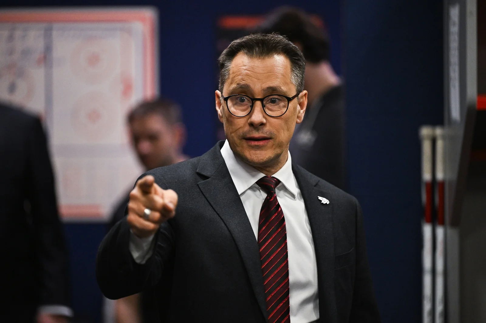 17 марта 2026 года. «Динамо» Минск — «Авангард» (3:4 ОТ). Главный тренер омской команды Ги Буше в раздевалке после игры. Фото: hawk.ru