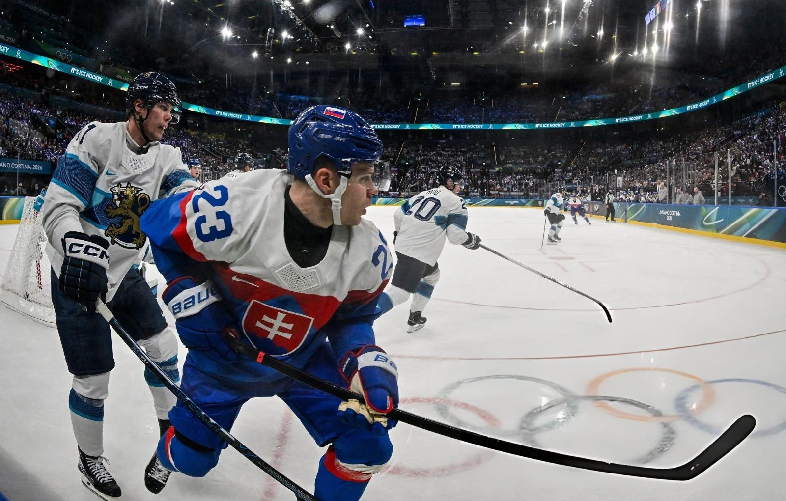 Адам Лишка в составе сборной Словакии на Олимпиаде-2026. Фото: Alexander NEMENOV / AFP via Getty Images